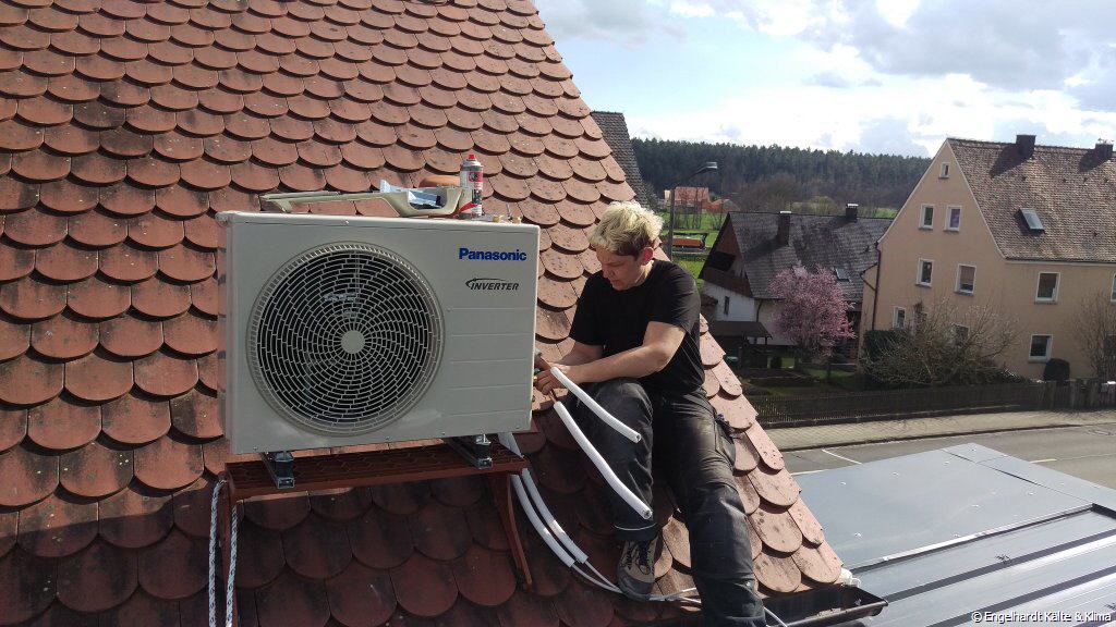 Montagekit für Klima-Außengerät auf Dachtritt/Kaminkehrertritt